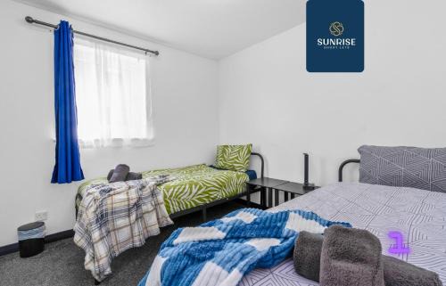 Dundee Apartamento | THE CLIPPIE - INVOICE and REDUCED PRICE only via SUNRISE SHORT LETS DUNDEE, 3 Rooms, 4 Beds, Recently Renovated, Free WiFi, Free Street Parking, Ground Floor, Fully Equipped, Short and Long Stay Rates