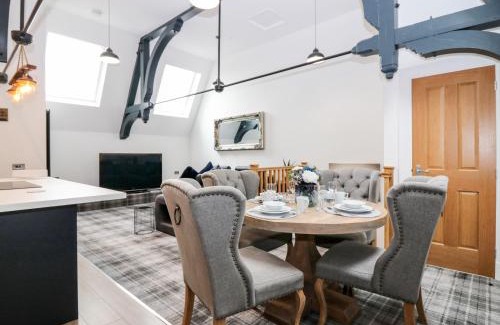 Keith Apartamento | The Clock Tower at The Institute Executive Apartments