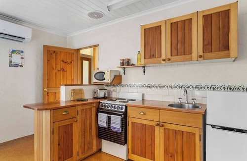 Kettering Casa | The Clocktower Serene Stay at Herons Rise Vineyard