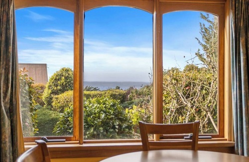 Kettering Casa | The Clocktower Serene Stay at Herons Rise Vineyard