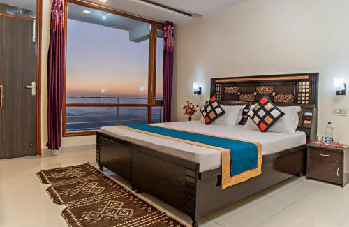 Dharampur Apartamento | The Cloudberry Kasauli I Guaranteed Best Price I Serviced Villa I Open Air Rooftop I Couple Friendly I Pvt Balcony I Kasauli By ExoticStays