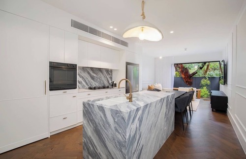 Cooks Hill Casa | The Cloudscape Cosy Modern and Chic Designer Pad