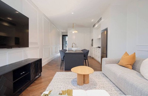 Cooks Hill Casa | The Cloudscape Cosy Modern and Chic Designer Pad