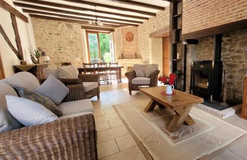 Saint-Mathieu Casa | The Coach House-3 Bed-2 Bath-Garden-PetsOK-FreeP