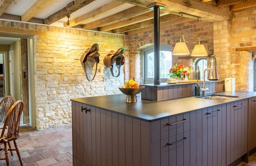Priors Marston Cabaña | The Coach House at Holy Well - sleeps 6 guests in 3 bedrooms