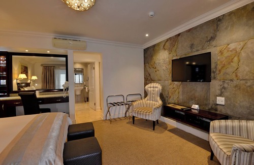 Drakenstein Casa | The Coach House at Val du Charron