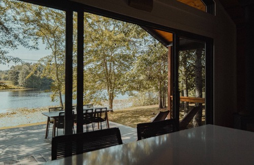 Gruetli Laager Cabina | The Coalmont: Waterfront Tiny-Home Cabin Retreat