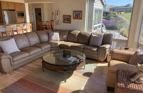 Bodega Bay Casa | "The Coast is Clear" Hermosas vistas, pasos a la playa, remodelado, sala de juegos !!!