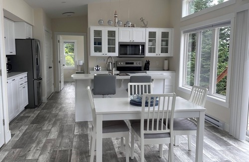 Colindale Casa | The Coastal Bay View