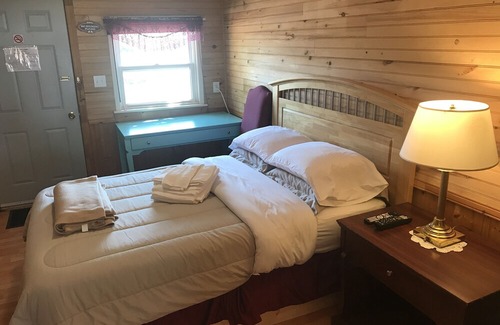Cape Tormentine Cabina | The Coastal Cabins- Cabin # 2 - walking minutes from the sandy beach