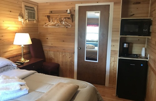 Cape Tormentine Cabina | The Coastal Cabins- Cabin # 2 - walking minutes from the sandy beach
