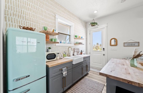 Sunset Cove Apartamento | The Cocoa Boho Rooftop Retreat - 2 min walk to the beach!