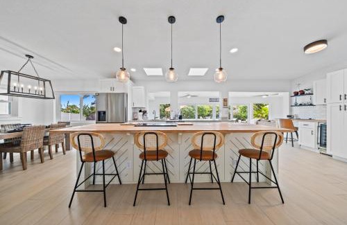 Venetian Way Casa | The Cocoa Plum - A Quiet Riverfront Pool Home Near Beach