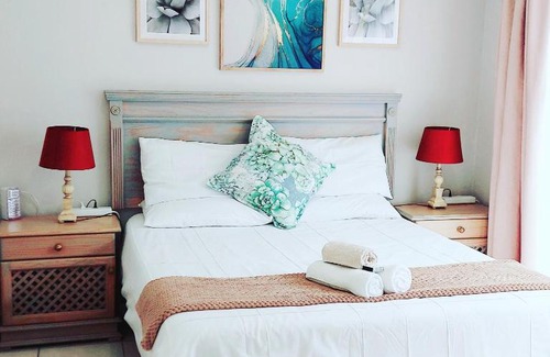 Kidd's Beach Casa | The Coelacanth Guest House And Beach Thyme Self Catering