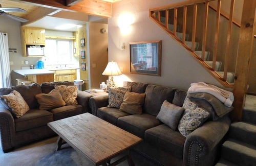 Cold Springs Cabina | The Cold Fisherman 297 4 Bedroom Cabin by Redawning