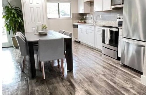 The Colony Casa | THE COLONY COTTAGE W/HOT TUB & OUTDOOR OASIS/FAMILY FRIENDLY