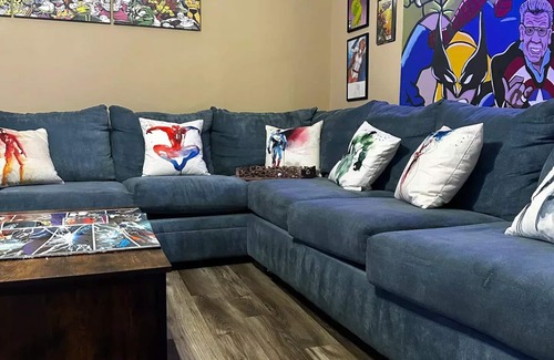 Clinton Casa | The Comic House