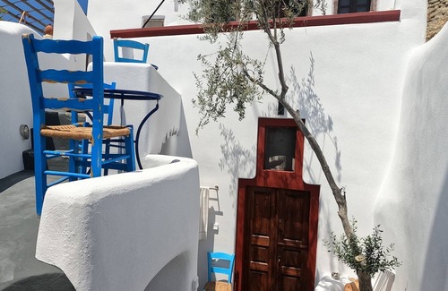 Emporio Apartamento | The Commander's Cave