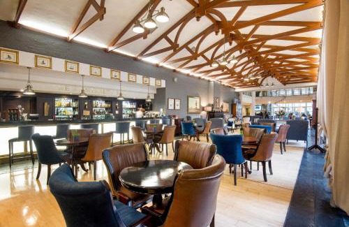 Victoria and Alfred Waterfront Hotel | The Commodore Hotel