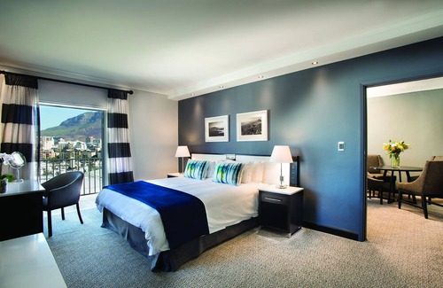 Victoria and Alfred Waterfront Hotel | The Commodore Hotel