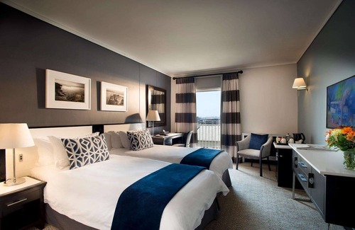 Victoria and Alfred Waterfront Hotel | The Commodore Hotel