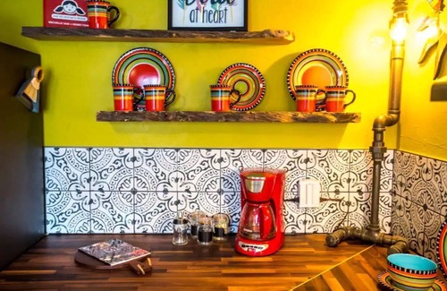 Amarillo Casa | The Compound *sleeps 11*great beds*pet friendly*