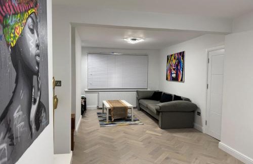 Pollards Hill Apartamento | The Contemporary 4 Bedroom Home