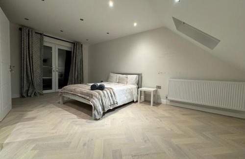 Pollards Hill Apartamento | The Contemporary 4 Bedroom Home