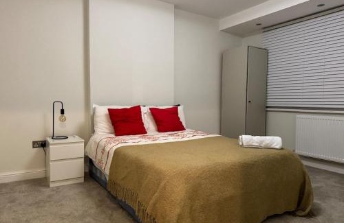 Pollards Hill Apartamento | The Contemporary 4 Bedroom Home