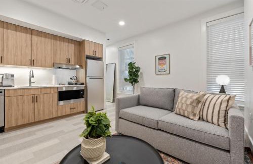 Main - Military Plaza Apartamento | The Continental, powered by Placemakr - Downtown - Market Square