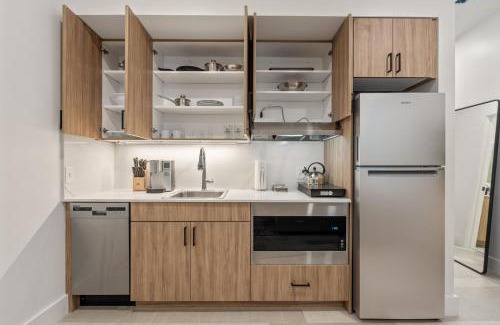 Main - Military Plaza Apartamento | The Continental, powered by Placemakr - Downtown - Market Square