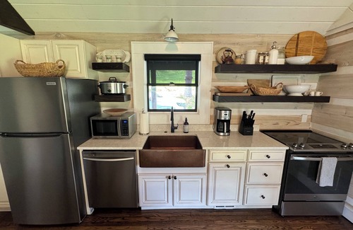Vilas Cabina | The Copper Cabin: Creek-side Mountain Luxury