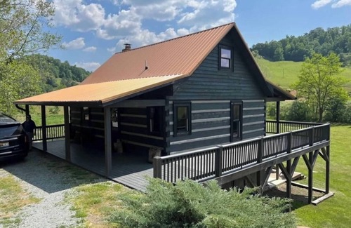 Vilas Cabina | The Copper Cabin: Creek-side Mountain Luxury