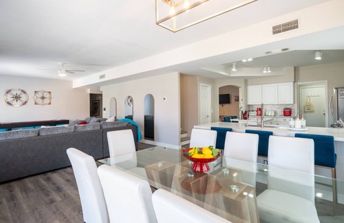 Garden Lakes Casa | The Copper House (5-Bedroom Home) with Pool - Pets Allowed by RedAwning