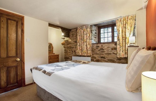 Coniston Casa | The Coppermines Mountain Cottages - Sawyers, Carpenters, Pelton Wheel, Sleeps 18
