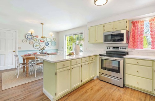 Newport East Casa | The Coral Rose Cottage