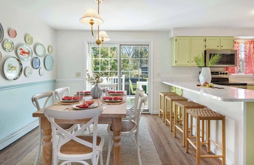 Newport East Casa | The Coral Rose Cottage