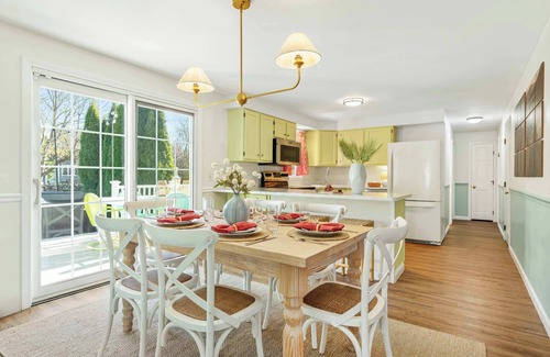 Newport East Casa | The Coral Rose Cottage