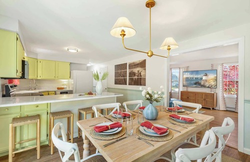 Newport East Casa | The Coral Rose Cottage
