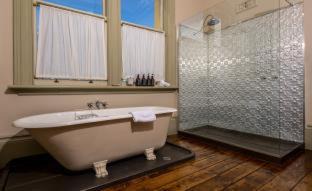 Glebe Cabina | The Corinda Collection
