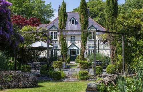 Laugharne Casa | The Cors - Charming Country Escape for Large Family Groups