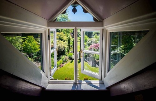 Laugharne Casa | The Cors Country House - Como aparece en la BBC DRAMA KEEPING FE.