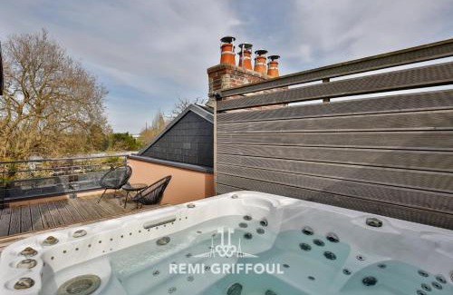 Honfleur Casa | The Cosmopolitan Architect Design Home with Rooftop Jacuzzi 8 Guests
