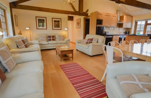 Carterton Casa | The Cotswold Manor Cottage, Jacuzzi exclusivo, Juegos / Evento, Graneros, 70 acres de Parkland