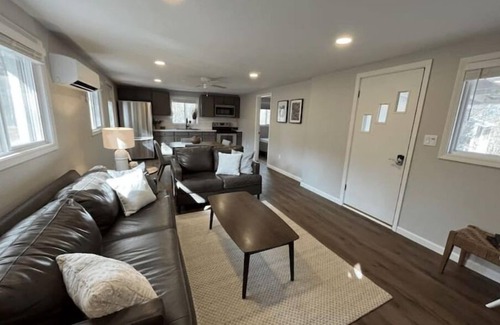Eagle Rock Casa | The Cottage a Cozy cabin at Table Rock Lake - two blocks to water