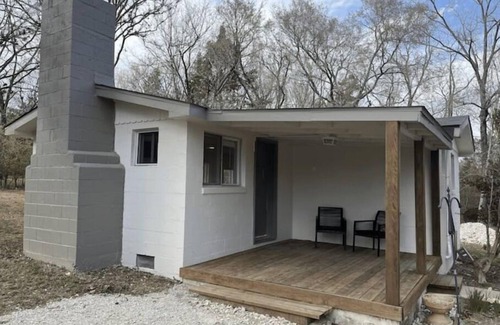 Eagle Rock Casa | The Cottage a Cozy cabin at Table Rock Lake - two blocks to water