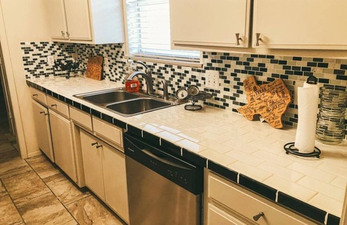 Weatherford Casa | The Cottage at Clark Gardens