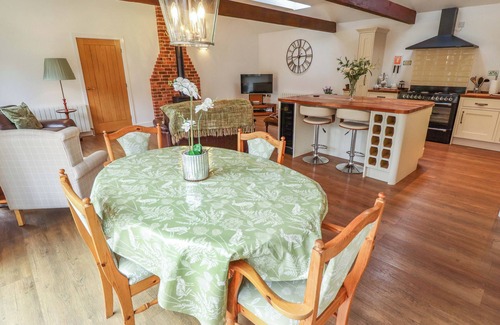 Horncastle Cabaña | THE COTTAGE AT GRANGE FARM BARNS, pet friendly in Horncastle