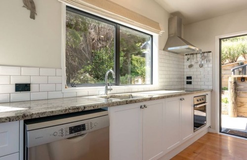 Omiha Cabaña | The Cottage at Te Whau Retreat - Stay Waiheke