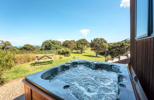 Omiha Cabaña | The Cottage at Te Whau Retreat - Stay Waiheke